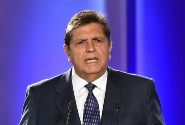 Pérou : l'ex-président Alan Garcia se suicide juste avant son arrestation
