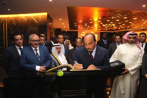 Le Président de la République visite le centre culturel de Cheikh Jaber Al Ahmad Le Président de la République visite le centre culturel de Cheikh Jaber Al Ahmad