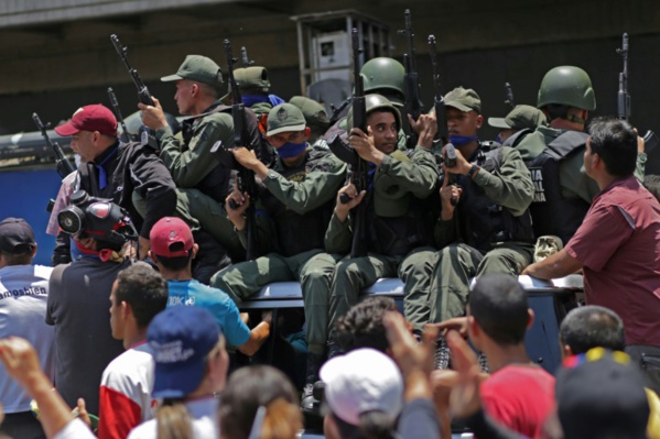 Venezuela: soulèvement de militaires contre Maduro, "plus de retour en arrière" assure Guaido