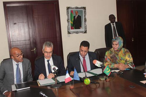 Signature d’une convention de financement du projet d’amélioration de l’accès à l’eau potable et à l’assainissement Signature d’une convention de financement du projet d’amélioration de l’accès à l’eau potable et à l’assainissement