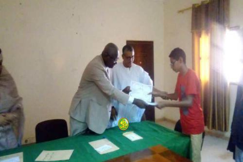Aioun : Remise de prix aux lauréats du Concours Prix du Président de la République pour « Rallyes des sciences » Aioun : Remise de prix aux lauréats du Concours Prix du Président de la République pour « Rallyes des sciences »