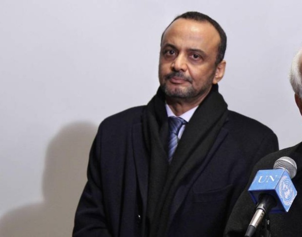 Un candidat à la présidentielle rend visite à Boubacar Messaoud dans un hôpital à Paris Un candidat à la présidentielle rend visite à Boubacar Messaoud dans un hôpital à Paris