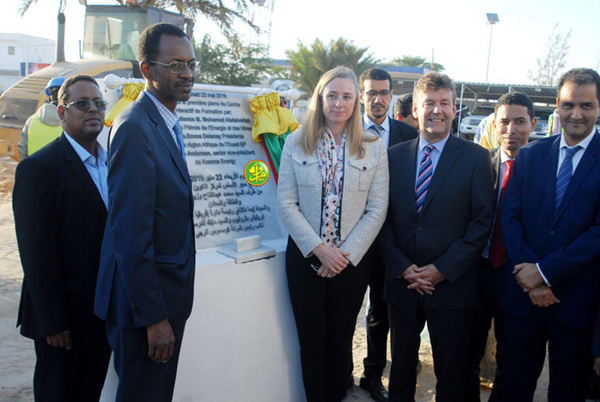 Pose de la 1ère pierre du Centre de Formation interactive en matière de pétrole et de gaz