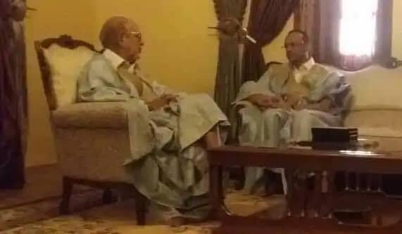 Mauritanie : le candidat O. Boubacar reçu par l’ancien président Sidi Mohamed O. Cheikh Abdallahi Mauritanie : le candidat O. Boubacar reçu par l’ancien président Sidi Mohamed O. Cheikh Abdallahi