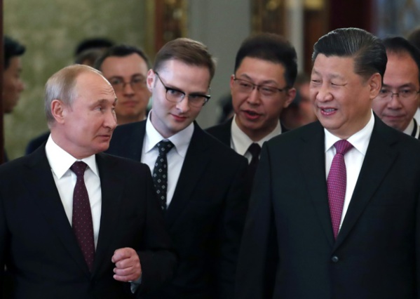 Xi soigne l'entente russo-chinoise avec son "meilleur ami" Poutine Xi soigne l'entente russo-chinoise avec son "meilleur ami" Poutine