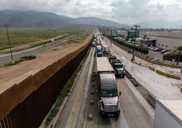 Accord entre Etats-Unis et Mexique sur l'immigration, les taxes douanières suspendues