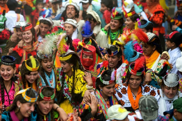Au Pakistan, la minuscule minorité kalash à la merci du tourisme Au Pakistan, la minuscule minorité kalash à la merci du tourisme