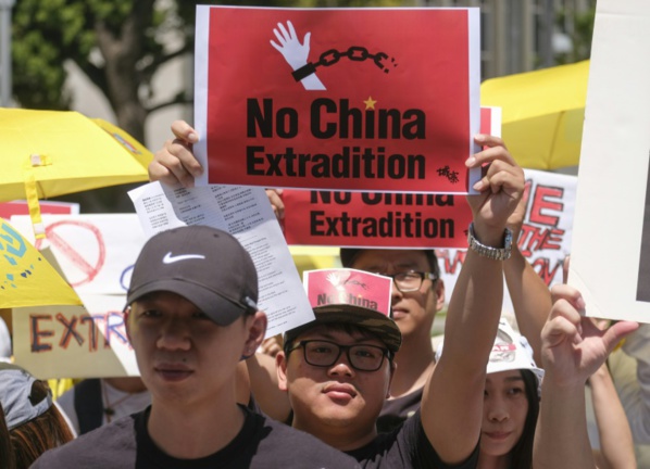 Extraditions: Hong Kong maintient son projet de loi controversé malgré la manifestation