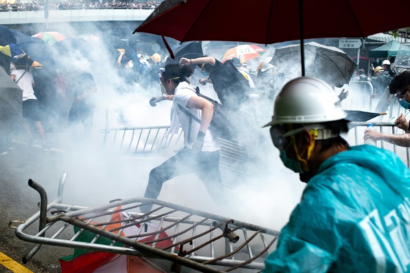 La peur de l'extradition vers la Chine plonge Hong Kong dans des violences sans précédent