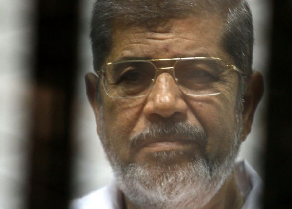Egypte: l'ex-président Morsi enterré au Caire après s'être effondré au tribunal Egypte: l'ex-président Morsi enterré au Caire après s'être effondré au tribunal