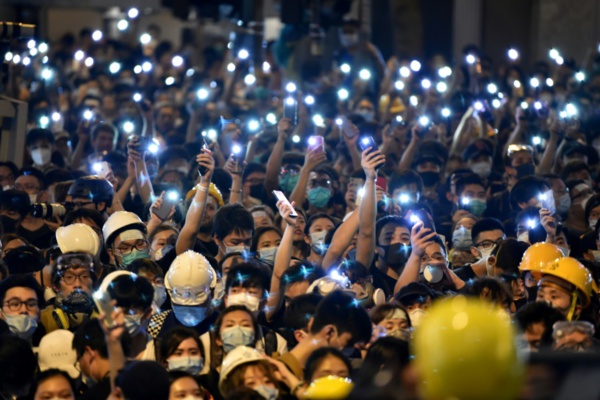 Manifestations à Hong Kong: la police menace de sévir après le blocage "illégal" de son QG