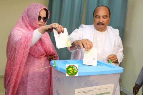 Le Président de la République et la première dame du pays votent au bureau de la direction des Domaines à Nouakchott ouest