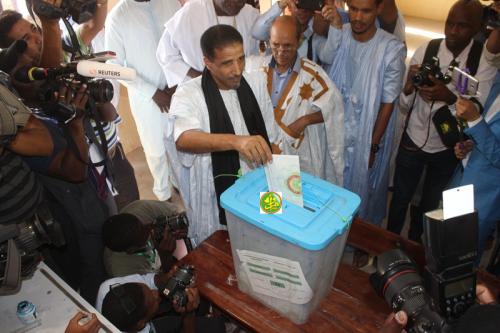 Le candidat Mohamed Ould Sidi Ould Maouloud a voté au bureau 6 à l’école Imam Chave-i