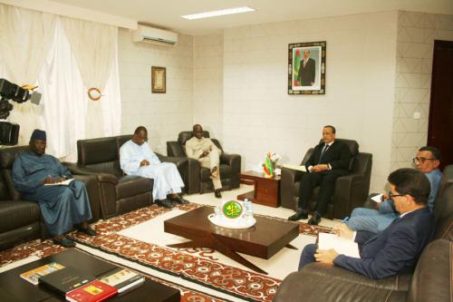 Le ministre des affaires étrangères tient une rencontre de concertation avec les ambassadeurs du Sénégal, du Mali, et de la Gambie Le ministre des affaires étrangères tient une rencontre de concertation avec les ambassadeurs du Sénégal, du Mali, et de la Gambie