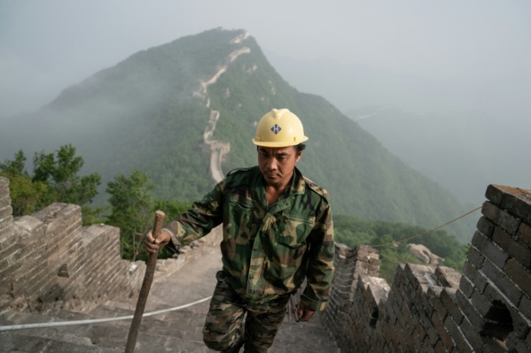 Pierre par pierre, ils réparent la Grande muraille de Chine