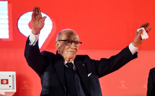 Tunisie: "pas de vacance" du pouvoir après le malaise d'Essebsi, assure la présidence