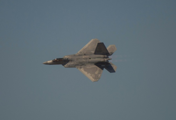 Iran: Washington déploie des avions furtifs F-22 au Qatar