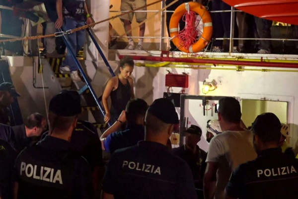 La capitaine du Sea-Watch présentée à un juge italien