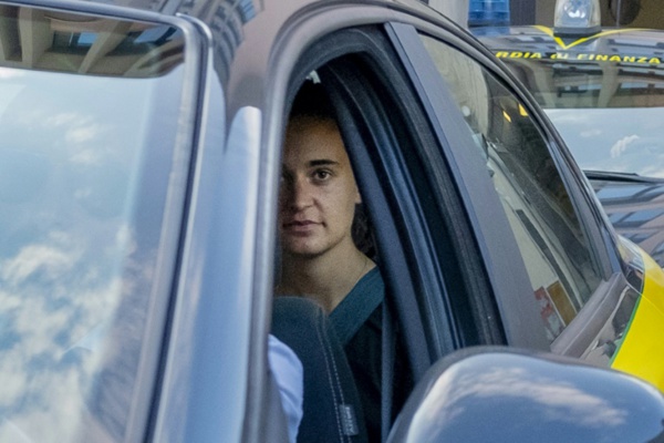 Affaire du Sea-Watch: menacée, la capitaine se cache depuis sa libération