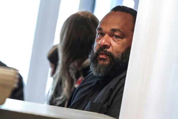 Fraude fiscale, abus de biens sociaux, blanchiment: Dieudonné condamné à deux ans de prison ferme