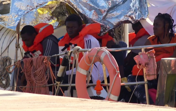 Italie: un navire humanitaire accoste à Lampedusa, Salvini interdit tout débarquement Italie: un navire humanitaire accoste à Lampedusa, Salvini interdit tout débarquement
