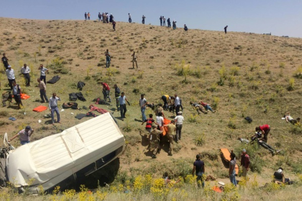 Turquie: 17 morts dans l'accident d'un minibus de migrants (agence)