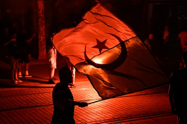 Youyous, klaxons et pétards: la folie "Fennecs", de Marseille à Lille, de Strasbourg à Toulouse
