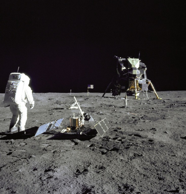 Il y a 50 ans, le "petit pas" de Neil Armstrong sur la Lune Il y a 50 ans, le "petit pas" de Neil Armstrong sur la Lune