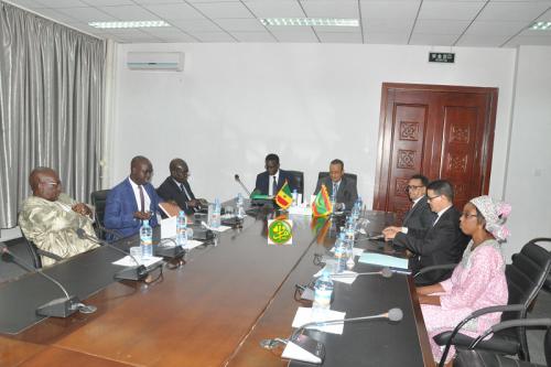 Le ministre des affaires étrangères tient une réunion avec son homologue sénégalais Le ministre des affaires étrangères tient une réunion avec son homologue sénégalais