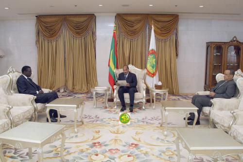 Le Président de la République reçoit un message écrit du Président sénégalais Le Président de la République reçoit un message écrit du Président sénégalais