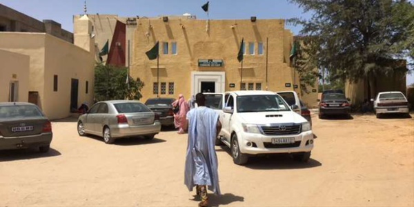 A Nouakchott, le Ksar, un quartier historique pas rangé des voitures