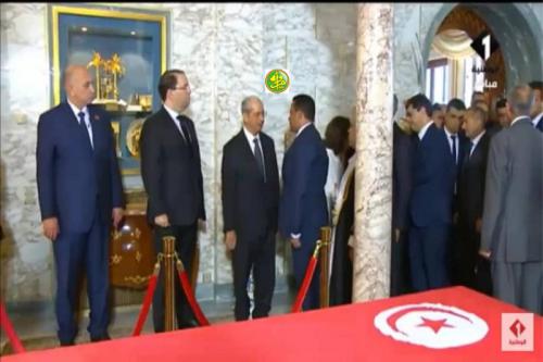Le ministre secrétaire général à la présidence présente les condoléance du président de la République à l’occasion du décès du président Tunisien Le ministre secrétaire général à la présidence présente les condoléance du président de la République à l’occasion du décès du président Tunisien