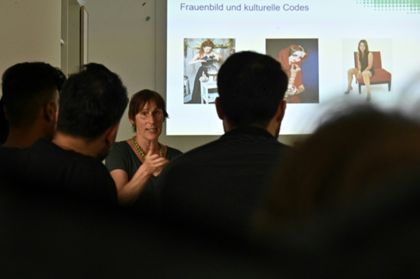 A Berlin, les moeurs sexuelles enseignées aux réfugiés A Berlin, les moeurs sexuelles enseignées aux réfugiés