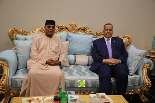 Le représentant spécial du secrétaire général des Nations Unies pour l’Afrique de l’ouest représente l’ONU à la cérémonie d’investiture du Président élu Le représentant spécial du secrétaire général des Nations Unies pour l’Afrique de l’ouest représente l’ONU à la cérémonie d’investiture du Président élu