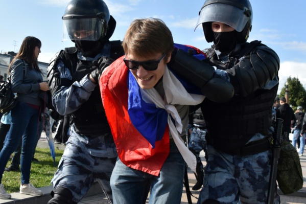 Une nouvelle manifestation de l'opposition réprimée à Moscou Une nouvelle manifestation de l'opposition réprimée à Moscou