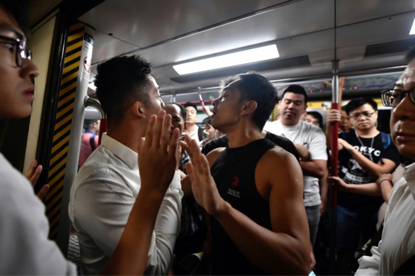 Manifestations, grève et blocage du métro plongent Hong Kong dans le chaos Manifestations, grève et blocage du métro plongent Hong Kong dans le chaos