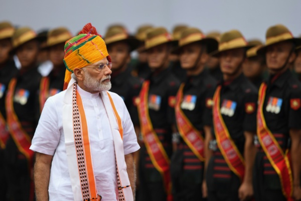 Inde: Modi clame avoir fait oeuvre de "pionnier" au Cachemire