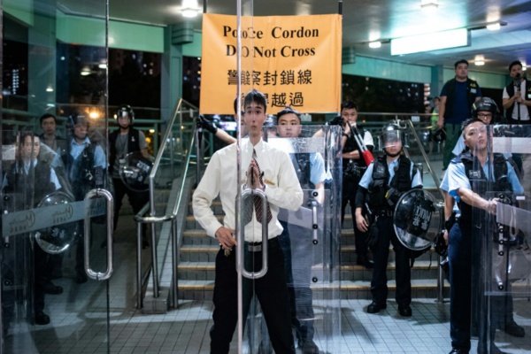 La Chine "relève" les troupes à Hong Kong avant une manifestation interdite La Chine "relève" les troupes à Hong Kong avant une manifestation interdite