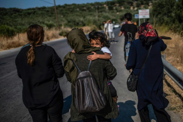 A Lesbos, 1.200 réfugiés transférés pour "sortir de l'enfer" de Moria