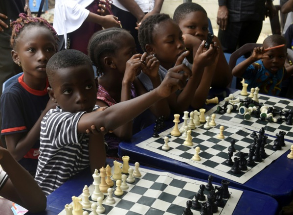 Au Nigeria, un club d'échecs améliore le quotidien d'enfants des bidonvilles