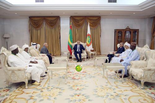 Le Président de la République reçoit une délégation des participants aux travaux de la conférence de la langue arabe en Afrique
