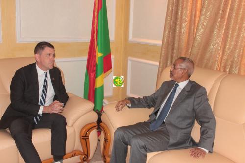Le ministre de la Défense nationale reçoit l'ambassadeur américain en Mauritanie Le ministre de la Défense nationale reçoit l'ambassadeur américain en Mauritanie