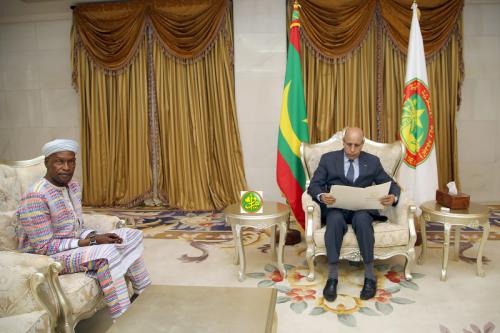 Le Président de la République reçoit un message écrit du président Bissau guinéen Le Président de la République reçoit un message écrit du président Bissau guinéen