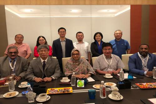 Renforcement de la Coopération entre le ministère de l’Environnement et du Développement Durable et l’Institut de Géographie et d’Écologie de Xinjiang Renforcement de la Coopération entre le ministère de l’Environnement et du Développement Durable et l’Institut de Géographie et d’Écologie de Xinjiang