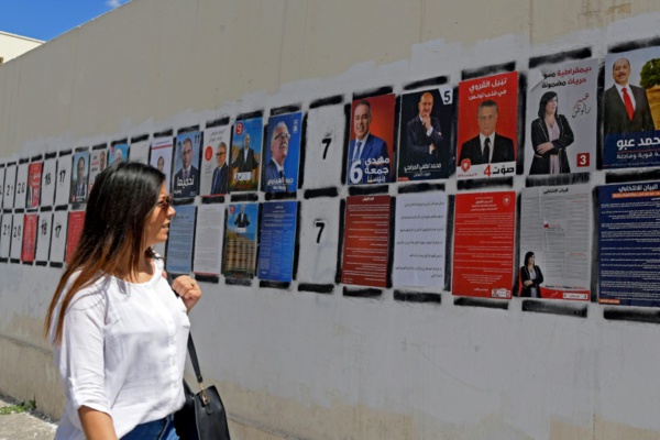 Tunisie: fin de campagne présidentielle mouvementée, un des favoris reste en prison Tunisie: fin de campagne présidentielle mouvementée, un des favoris reste en prison