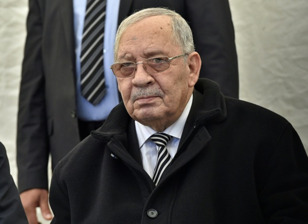 Algérie: après l'annonce d'une élection, l'armée durcit le ton