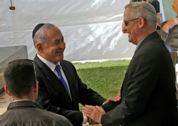 Surprise en Israël: Netanyahu appelle Gantz à la formation d'un gouvernement d'union Surprise en Israël: Netanyahu appelle Gantz à la formation d'un gouvernement d'union