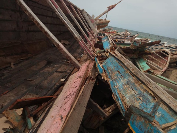 Dix embarcations endommagées Dix embarcations endommagées