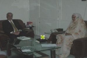 La ministre de l’habitat reçoit une mission de la Banque mondiale La ministre de l’habitat reçoit une mission de la Banque mondiale