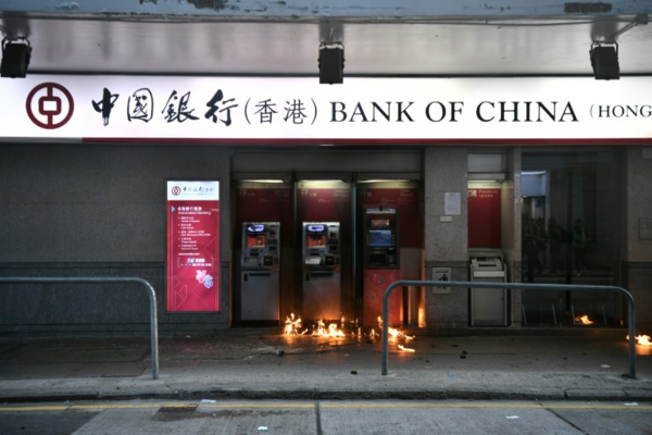 L'anniversaire du régime chinois éclipsé par la violence à Hong Kong L'anniversaire du régime chinois éclipsé par la violence à Hong Kong